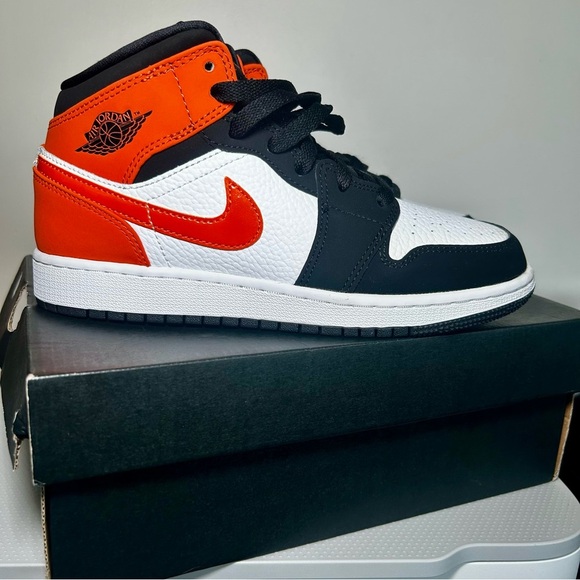 NIKE Air Jordan NWT Women's or Youth Unisex Athletic Shoes, Black Orange White - Picture 5 of 10